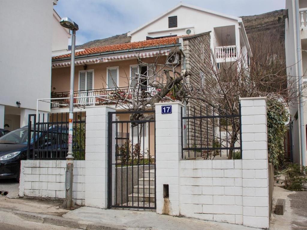 Guest House 4M Petrovac Ngoại thất bức ảnh