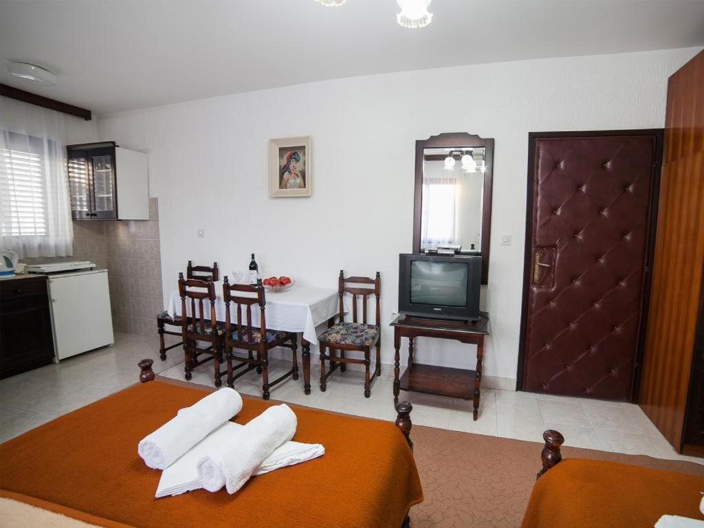 Guest House 4M Petrovac Phòng bức ảnh