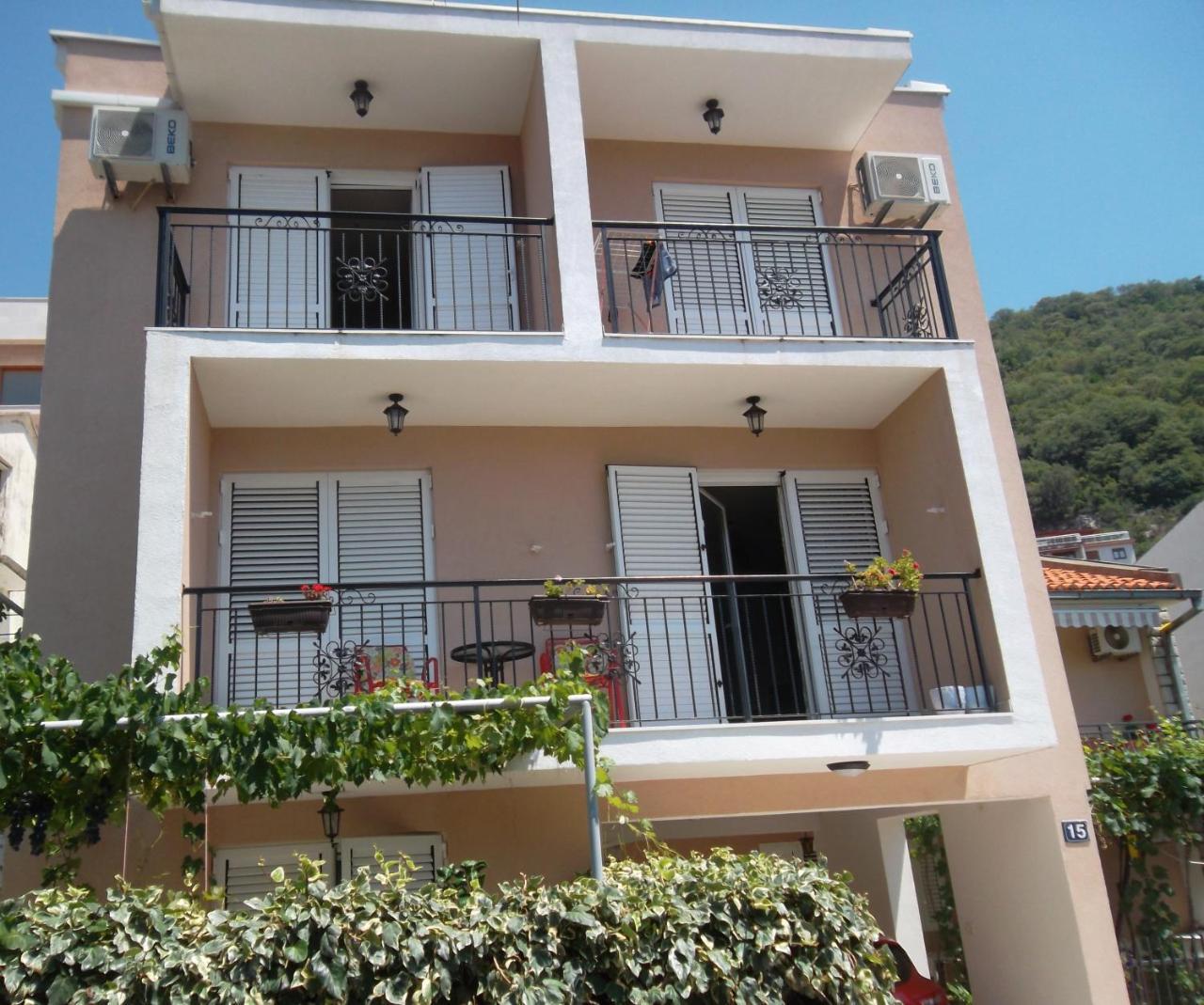 Guest House 4M Petrovac Ngoại thất bức ảnh